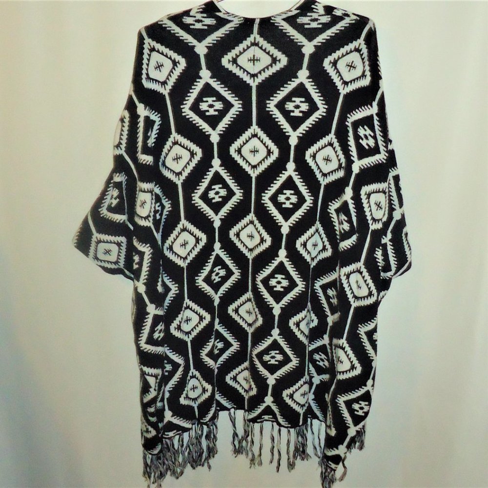 Poncho with Aztec Pattern by H&M Divided - Picture 6 of 7